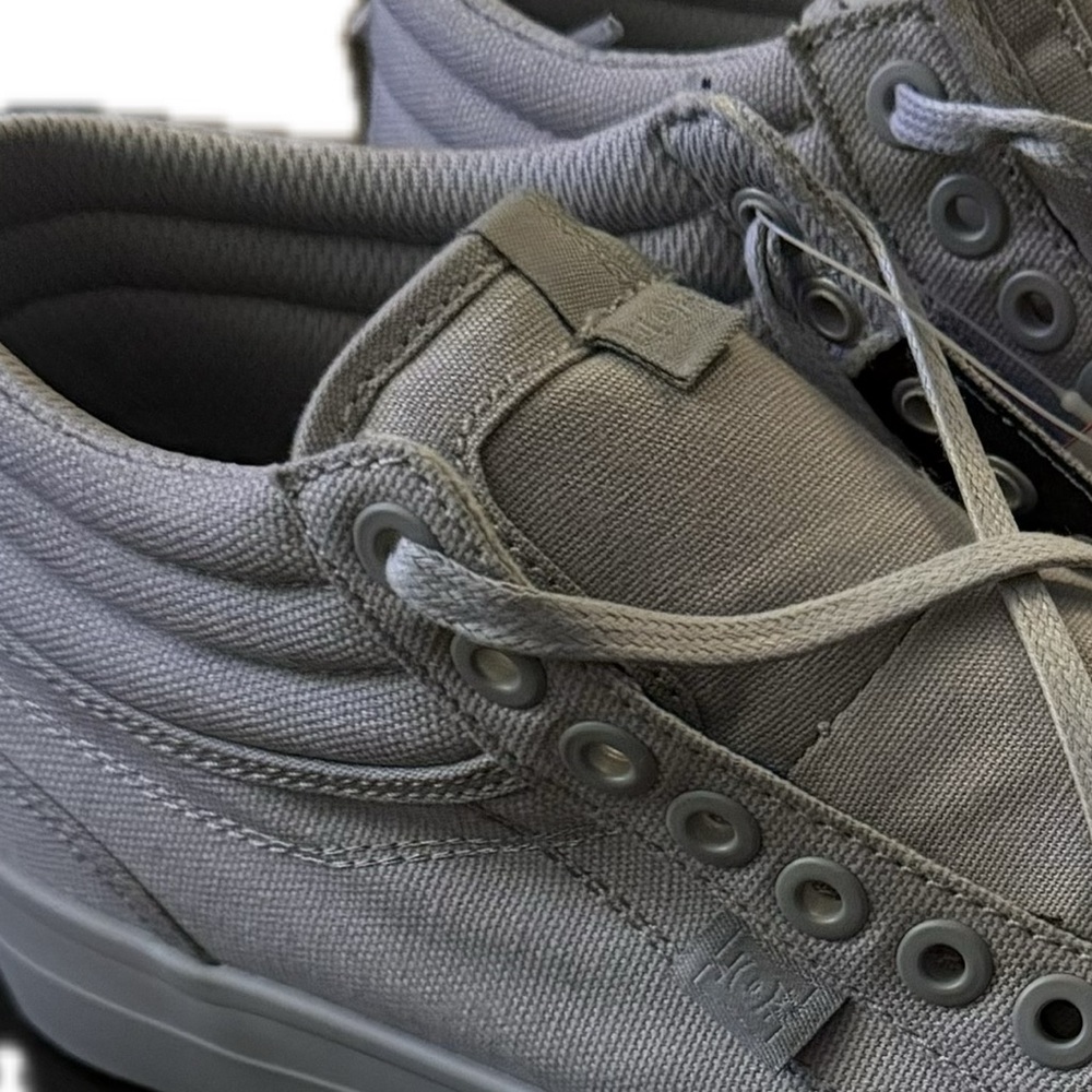 DC skateboard shoes